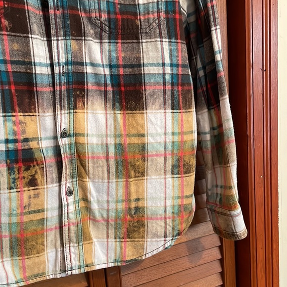 GUC up-cycled flannel shirt. Bleach effects. Dipped hem Size large (42-44) - Picture 3 of 10